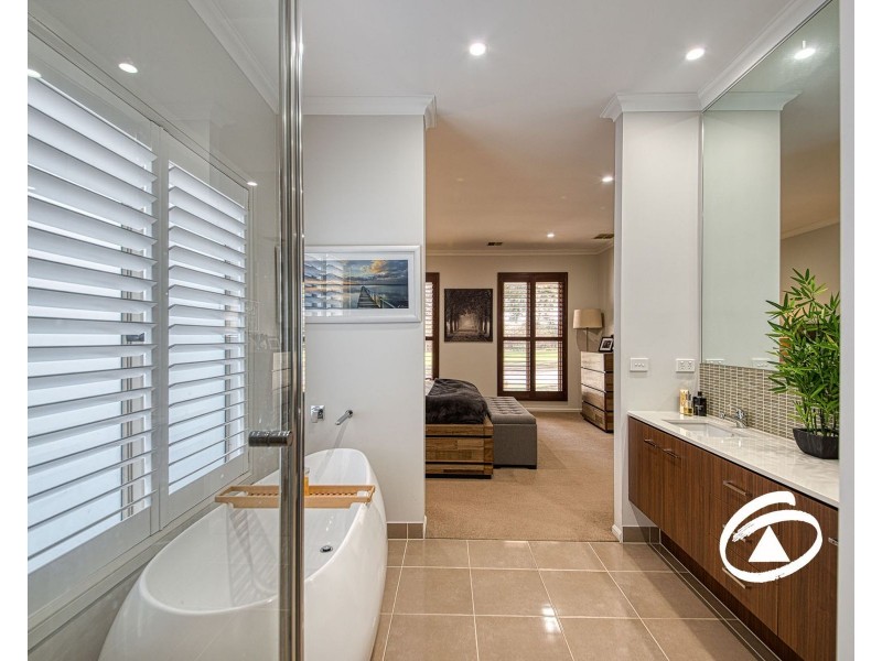 40 St Ives Drive, Narre Warren South VIC 3805