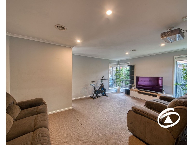 63 Ravensthorpe Crescent, Narre Warren VIC 3805
