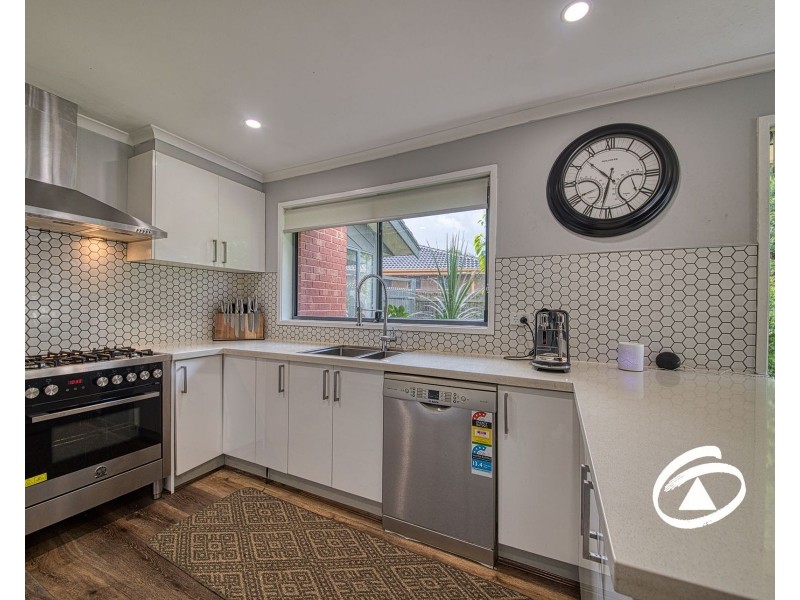 63 Ravensthorpe Crescent, Narre Warren VIC 3805