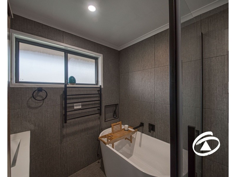 63 Ravensthorpe Crescent, Narre Warren VIC 3805