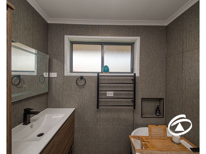 63 Ravensthorpe Crescent, Narre Warren VIC 3805