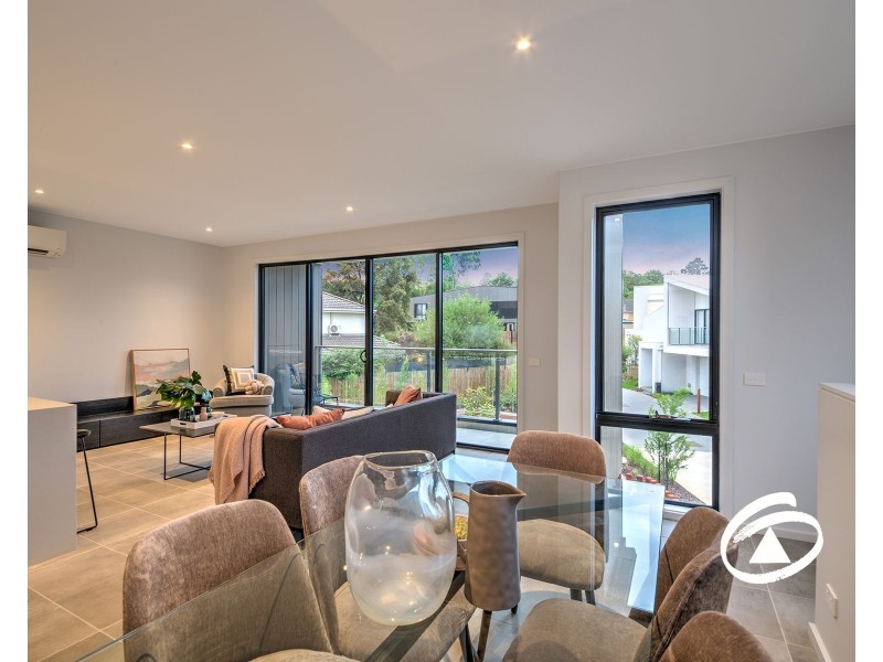 2 Willowdene Way, Berwick VIC 3806