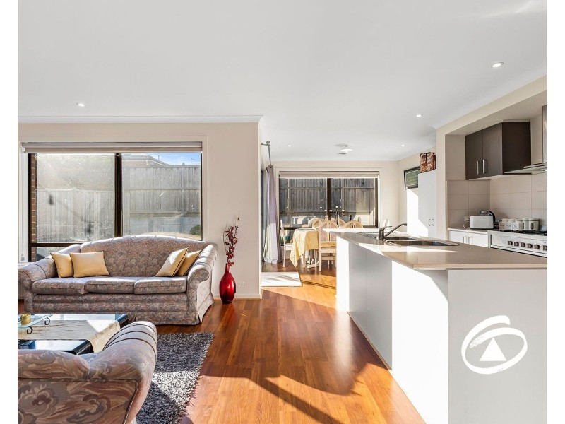 6 Fernlea Street, Clyde North VIC 3978