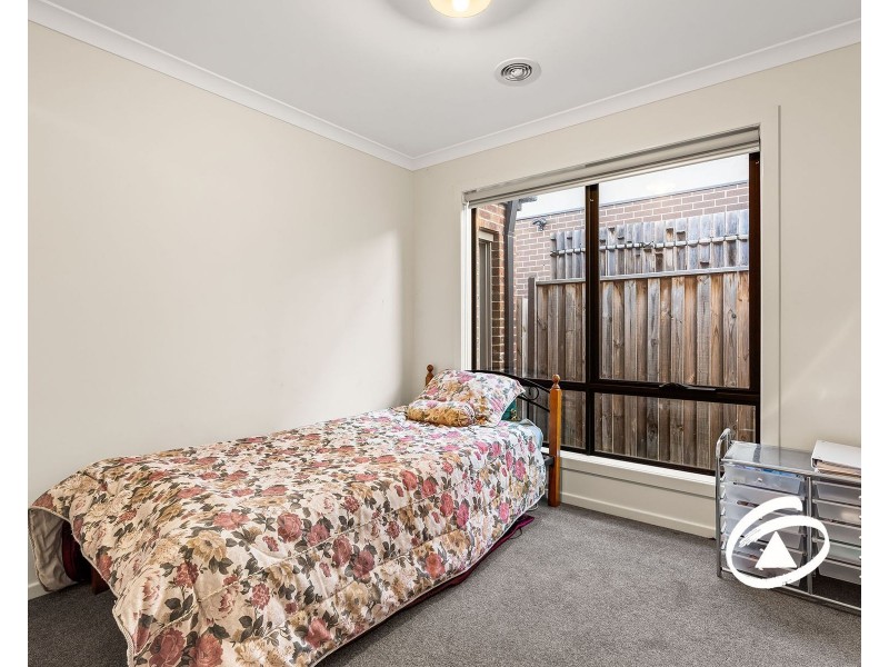 6 Fernlea Street, Clyde North VIC 3978