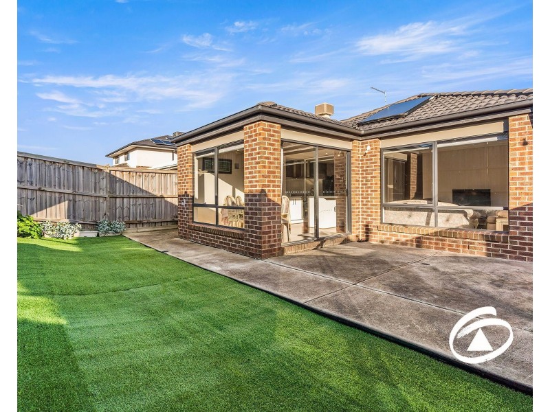6 Fernlea Street, Clyde North VIC 3978