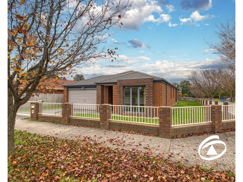 2 Stream Walk, Hallam VIC 3803