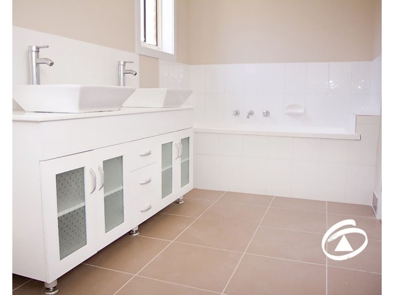 2/84 Sweeney Drive, Narre Warren VIC 3805