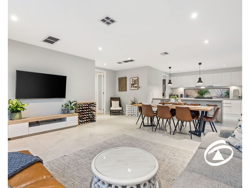 3 Graziers Crescent, Clyde North VIC 3978