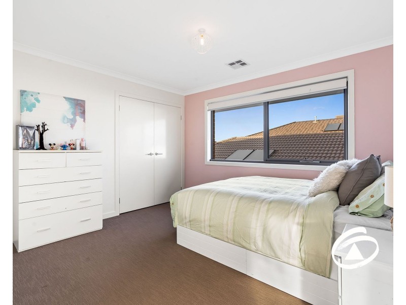 3 Graziers Crescent, Clyde North VIC 3978