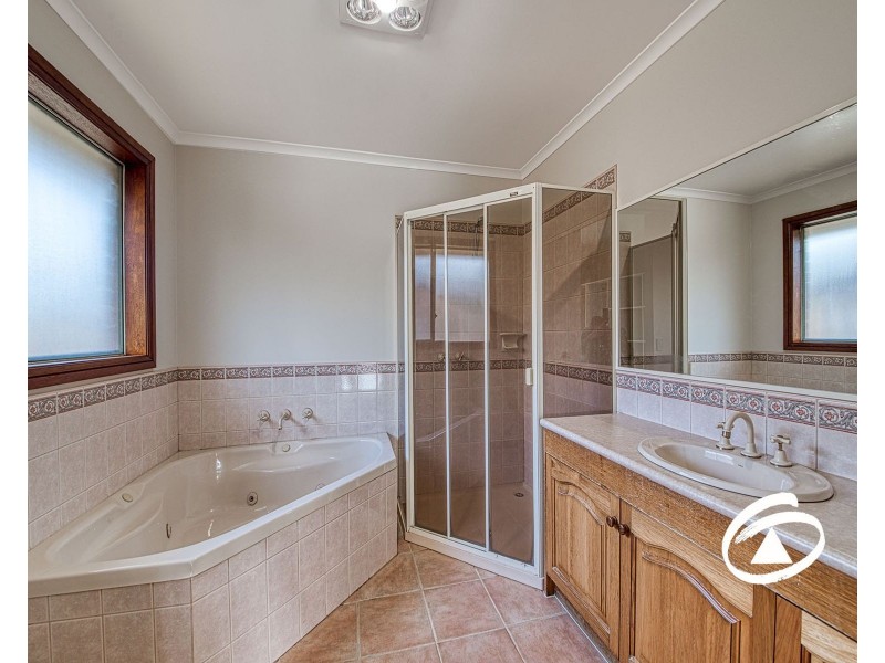 9 Millgrove Way, Berwick VIC 3806