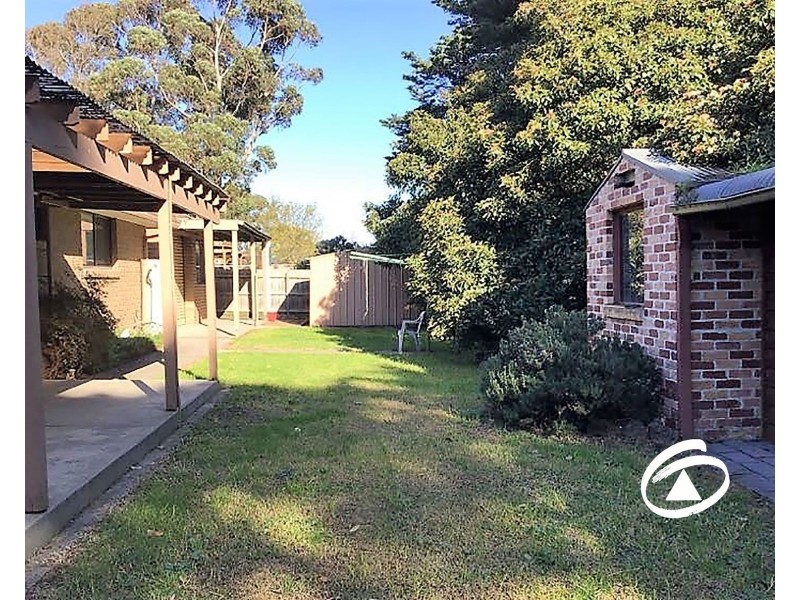 11 Gifford Close, Berwick VIC 3806