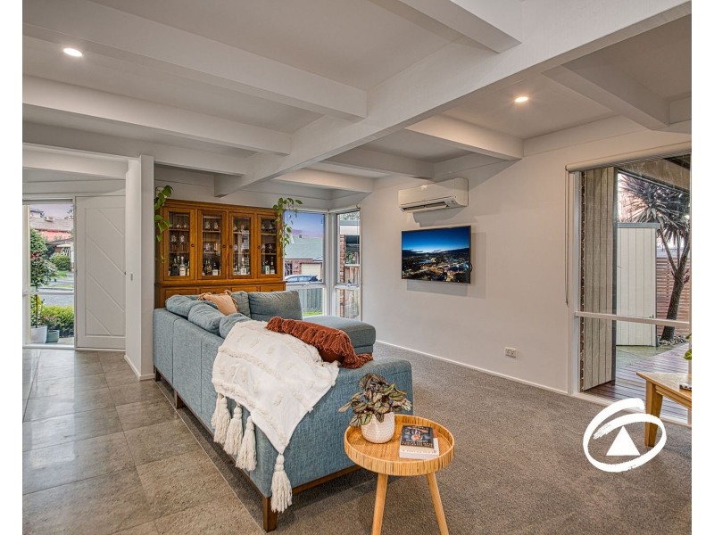 6 Ellaswood Close, Berwick VIC 3806