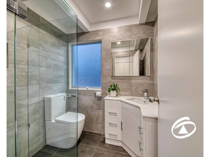 6 Ellaswood Close, Berwick VIC 3806