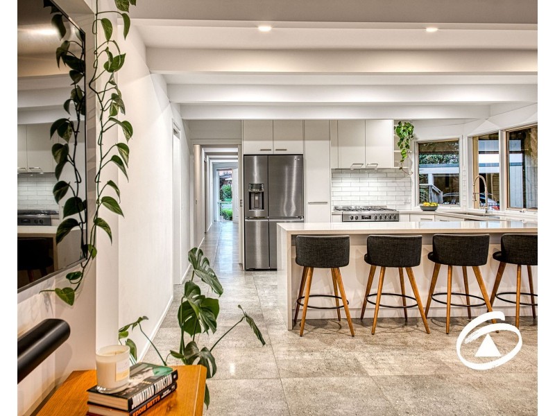 6 Ellaswood Close, Berwick VIC 3806