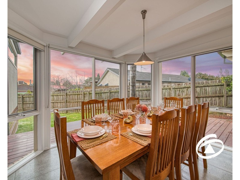 6 Ellaswood Close, Berwick VIC 3806