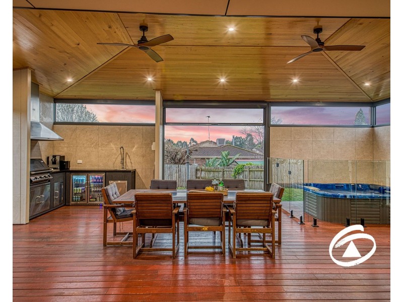 6 Ellaswood Close, Berwick VIC 3806