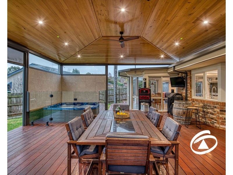 6 Ellaswood Close, Berwick VIC 3806