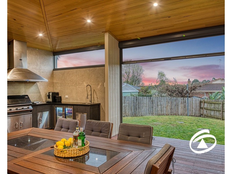 6 Ellaswood Close, Berwick VIC 3806