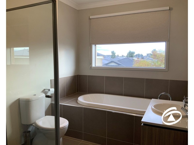 31 McEwan Drive, Cranbourne East VIC 3977