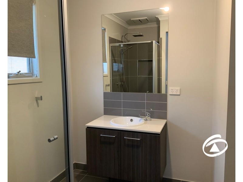 31 McEwan Drive, Cranbourne East VIC 3977