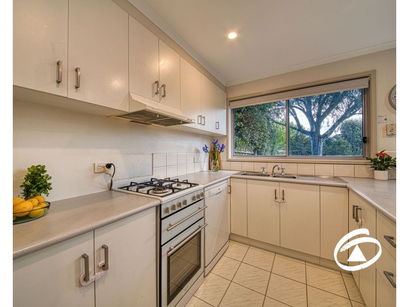6 Adelong Court, Berwick VIC 3806
