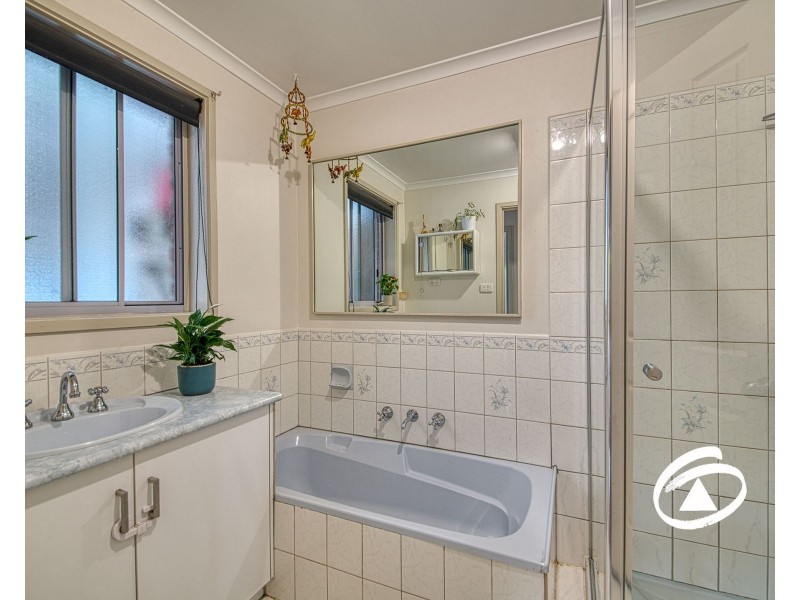6 Adelong Court, Berwick VIC 3806