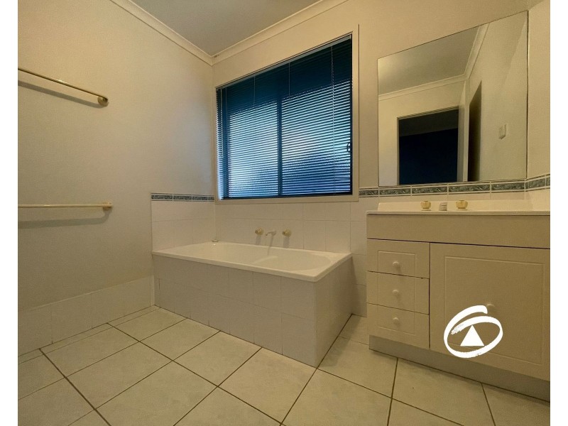 82 Lake View Drive, Narre Warren South VIC 3805