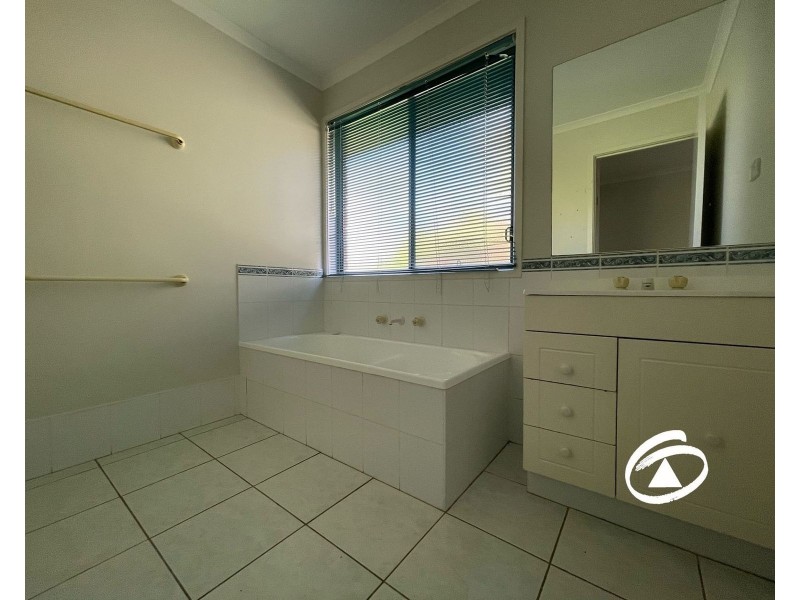 82 Lake View Drive, Narre Warren South VIC 3805