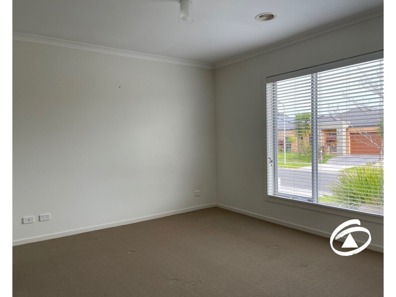 19 Connewara Crescent, Clyde North VIC 3978