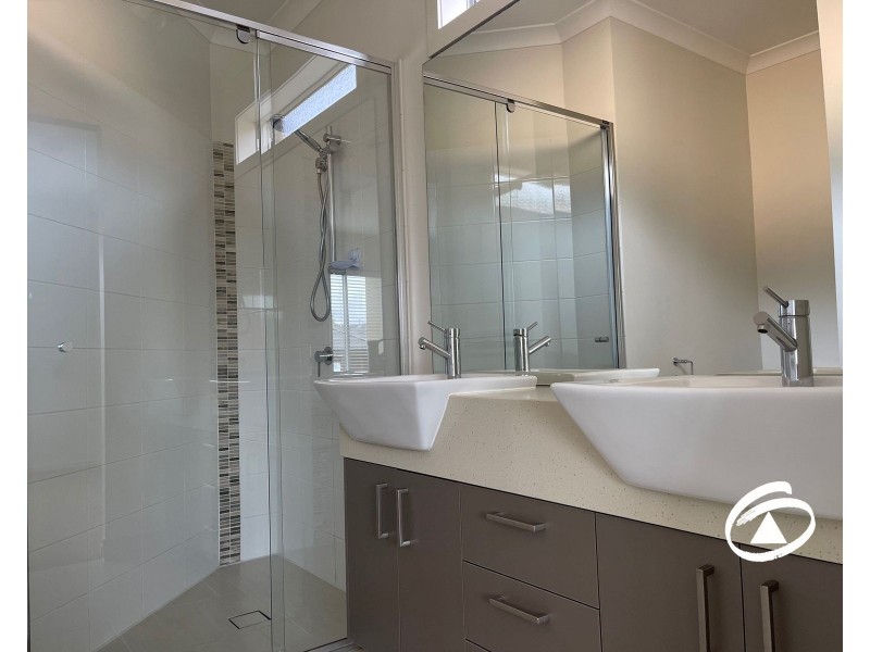 19 Connewara Crescent, Clyde North VIC 3978