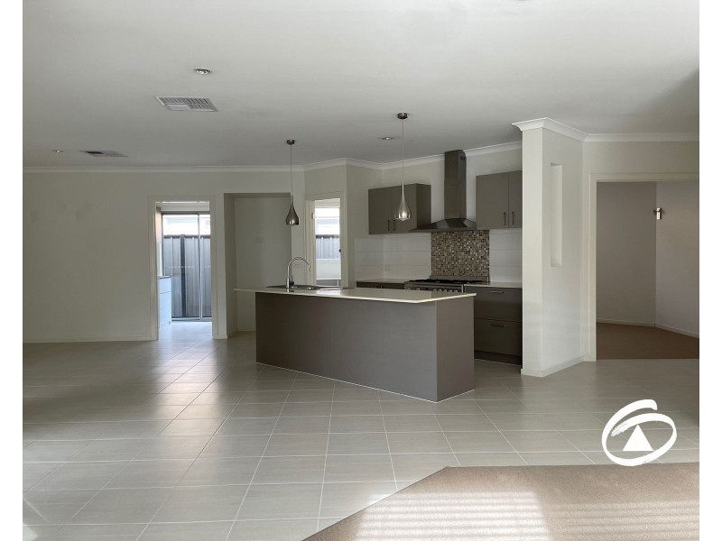 19 Connewara Crescent, Clyde North VIC 3978