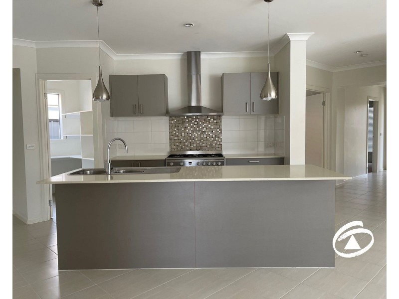 19 Connewara Crescent, Clyde North VIC 3978