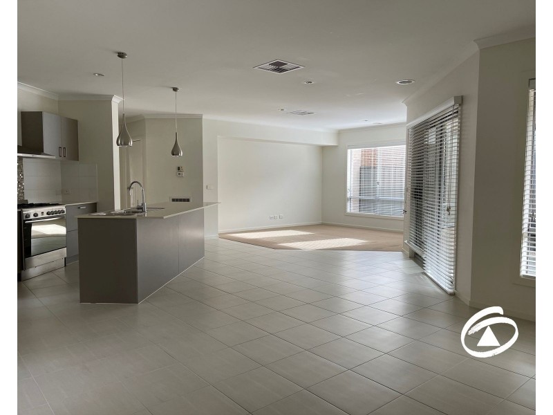 19 Connewara Crescent, Clyde North VIC 3978