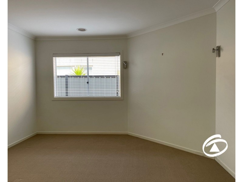19 Connewara Crescent, Clyde North VIC 3978