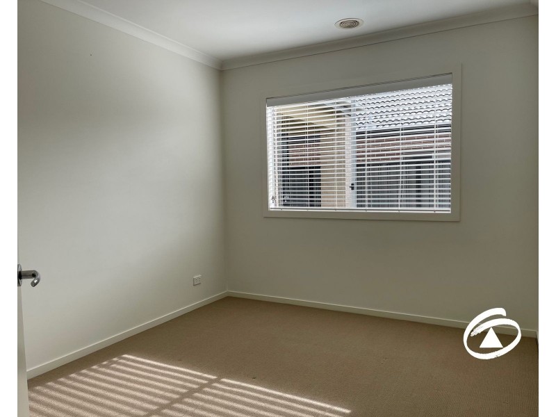 19 Connewara Crescent, Clyde North VIC 3978