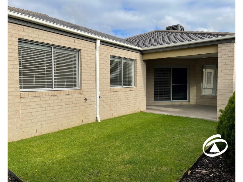 19 Connewara Crescent, Clyde North VIC 3978