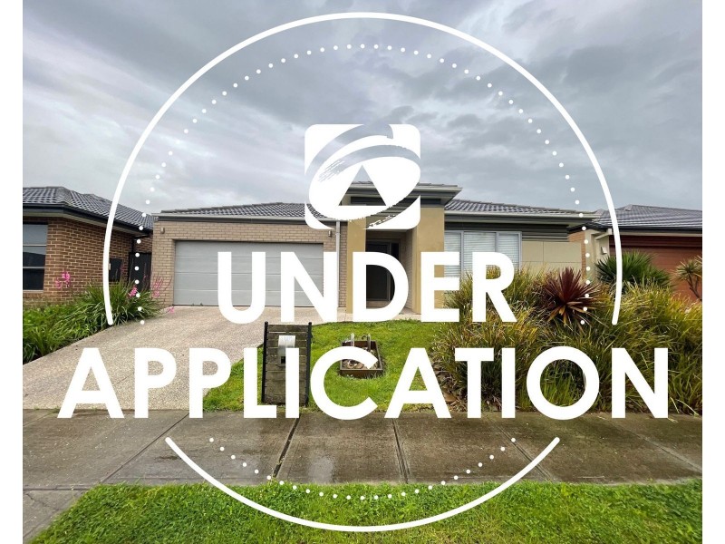 19 Connewara Crescent, Clyde North VIC 3978