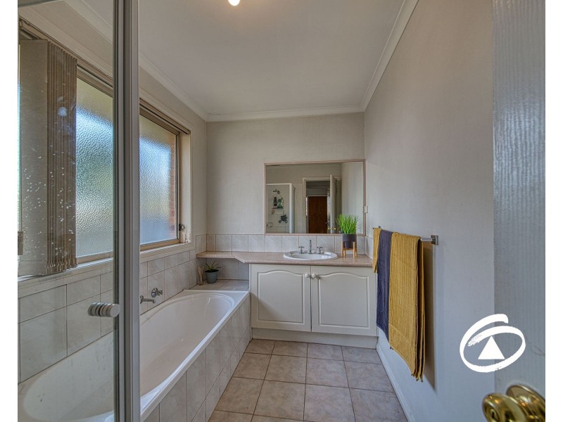 37 Bellevue Drive, Berwick VIC 3806
