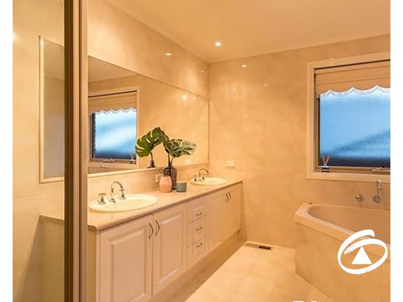 37 Lorikeet Drive, Berwick VIC 3806