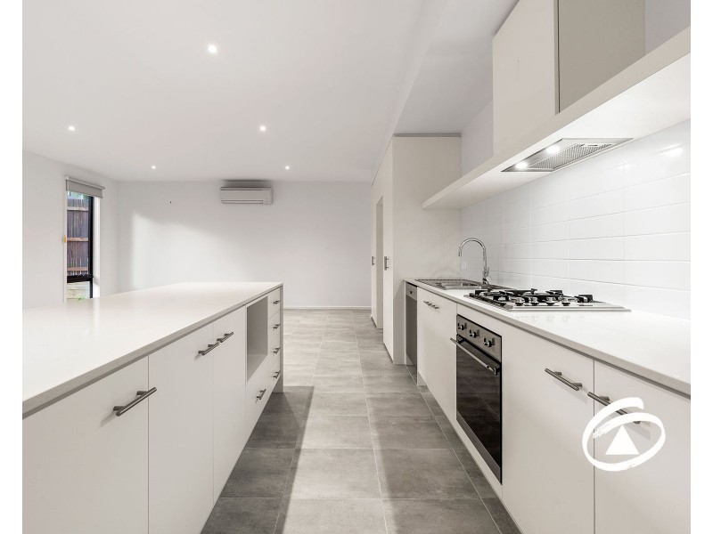 8 Willowdene Way, Berwick VIC 3806