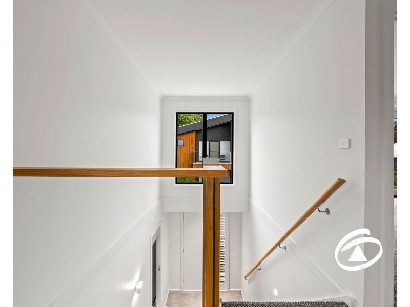 8 Willowdene Way, Berwick VIC 3806