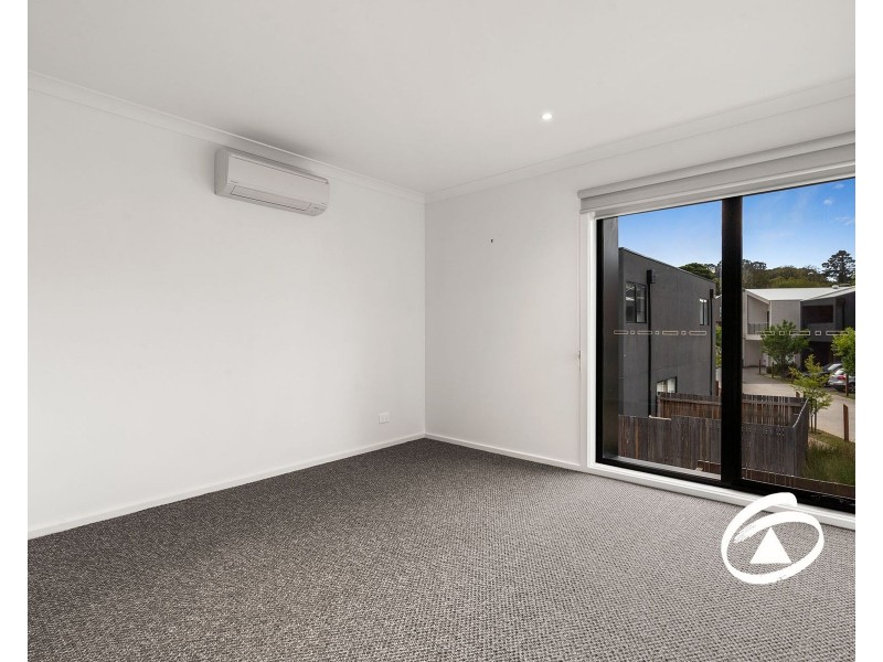 8 Willowdene Way, Berwick VIC 3806