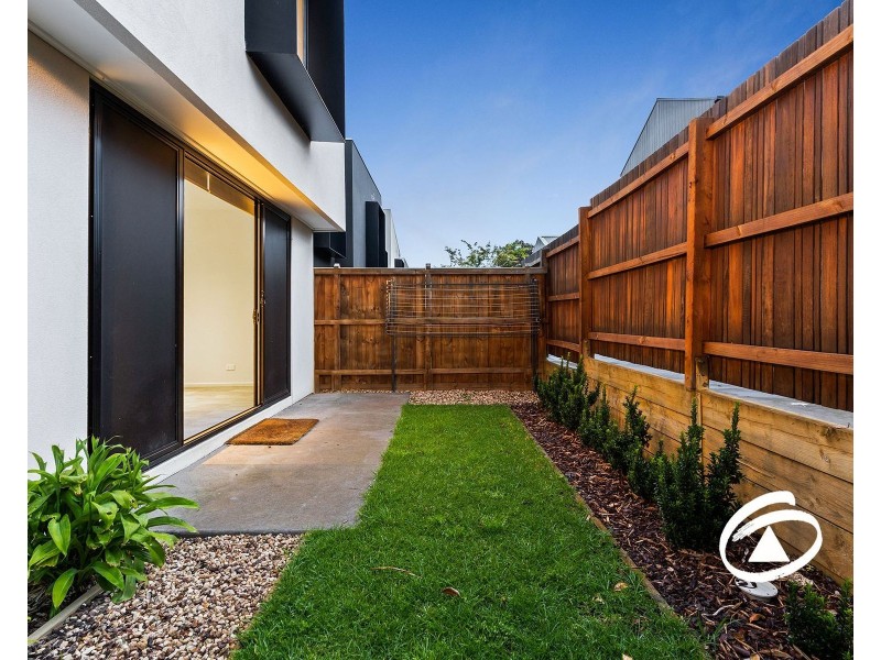 8 Willowdene Way, Berwick VIC 3806