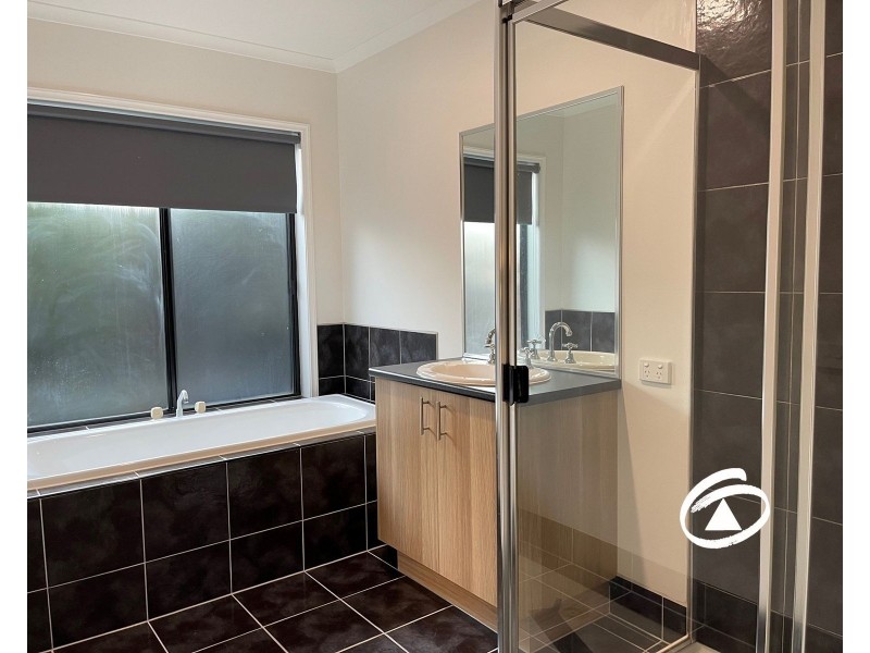 61 Streeton Way, Berwick VIC 3806