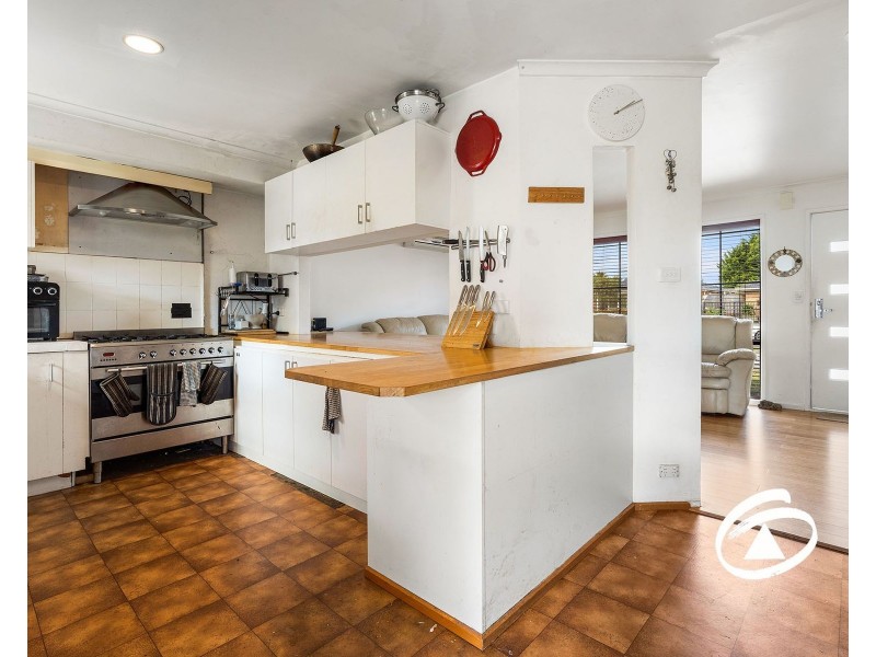 21 Lansell Drive, Cranbourne North VIC 3977