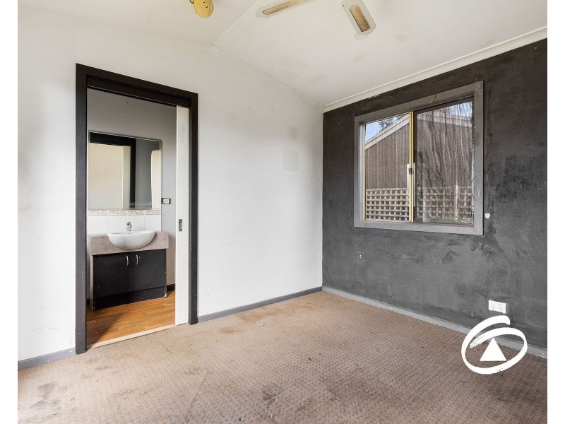 21 Lansell Drive, Cranbourne North VIC 3977