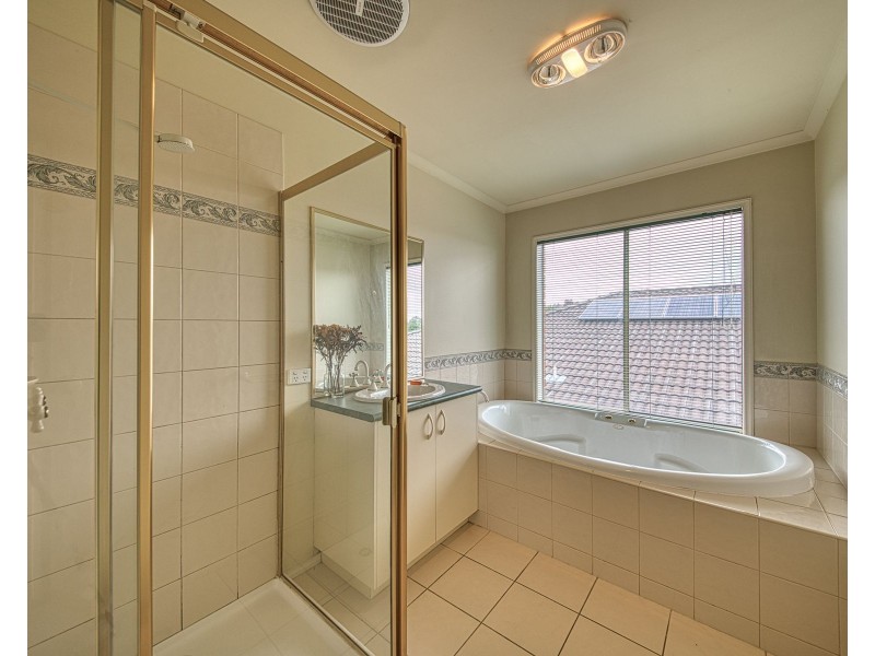 5 McCubbin Way, Berwick VIC 3806