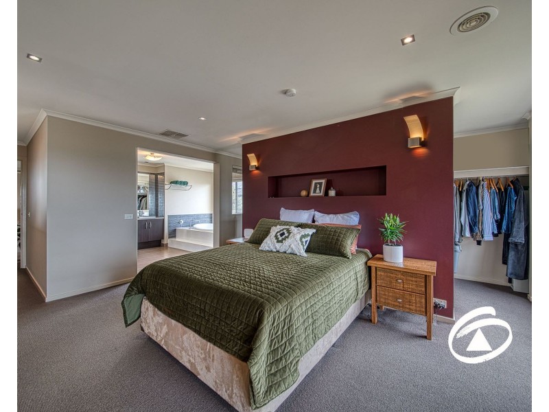 49 Skyline Way, Berwick VIC 3806