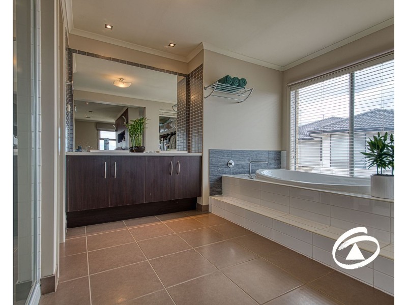 49 Skyline Way, Berwick VIC 3806