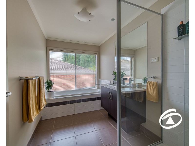 49 Skyline Way, Berwick VIC 3806